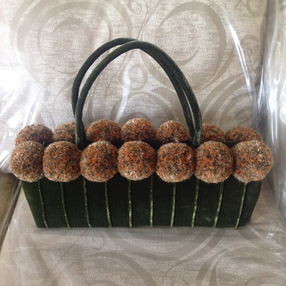 Earth Pom Pom hand bag - Picture 1 of 8